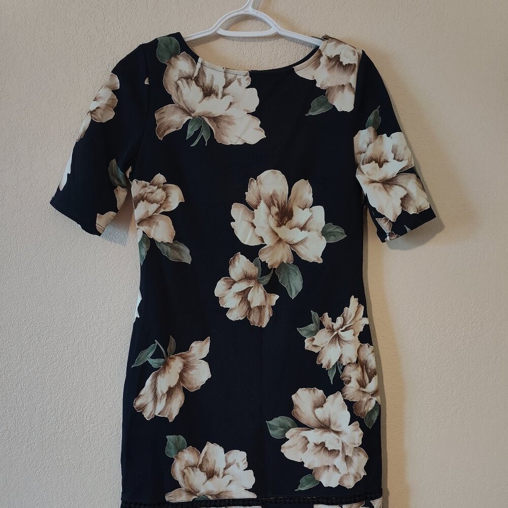 Le Lis, Medium, Black with Flower Print